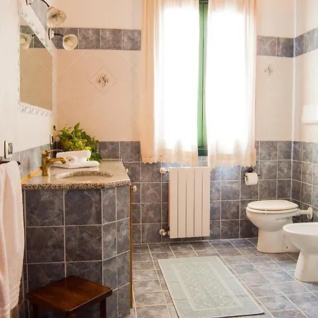 Aurora Habitación en casa particular Olbia